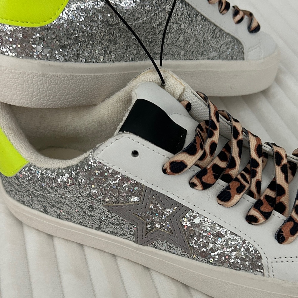 🎃 Stylish Women's Animal Print Laces Silver Glitter Accent Sneakers